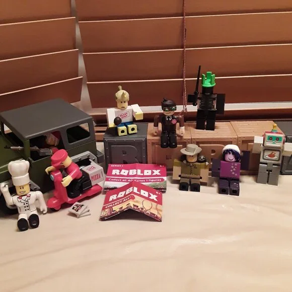 Roblox Toys and Mystery boxes - Picture 1 of 15